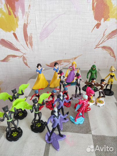 Игрушки из Киндер сюрприза Леди Баг и принцессы