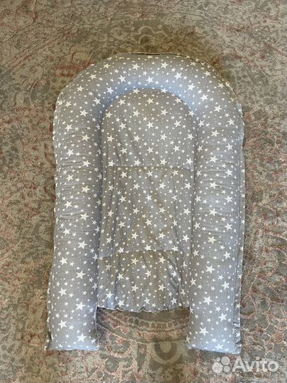 Лежанка с боротиками для малыша