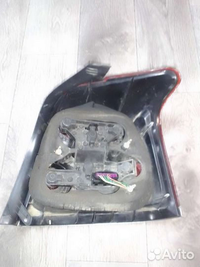 Стоп сигнал Тойота Авенсис