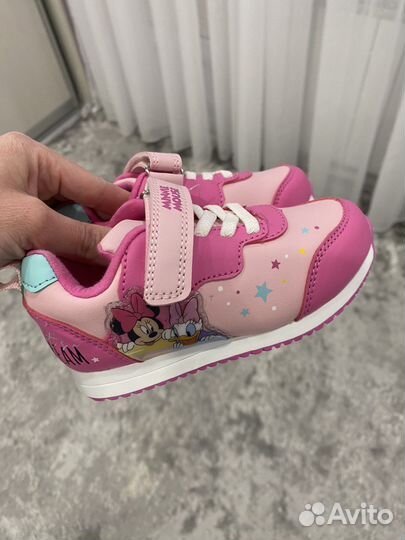 Кроссовки для девочки новые