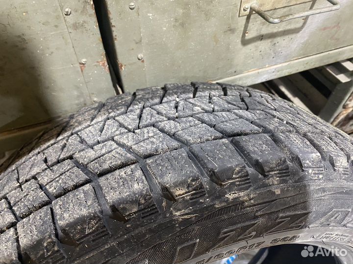 Bridgestone Blizzak DM-V1 215/60 R17 96R
