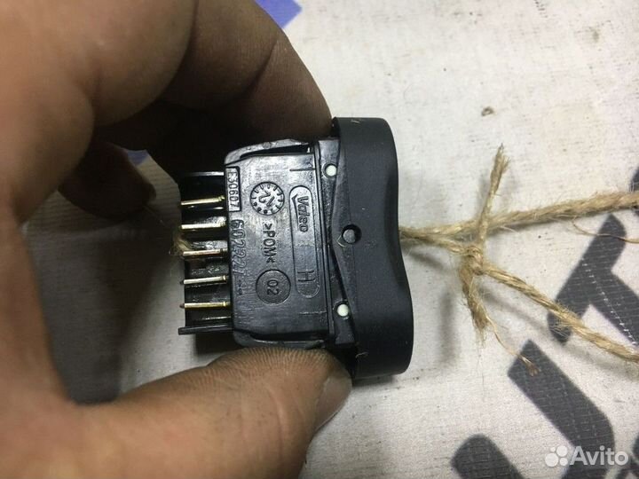 Кнопка стеклоподъемника Рено Логан