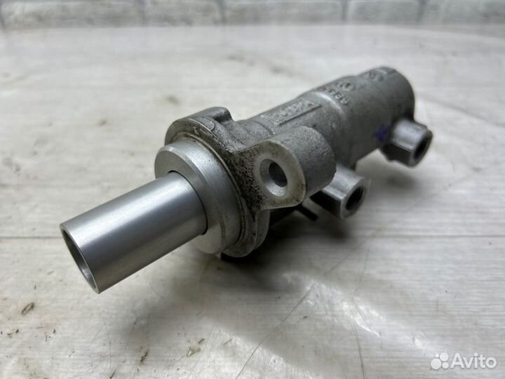 Главный тормозной цилиндр Ford Transit 8