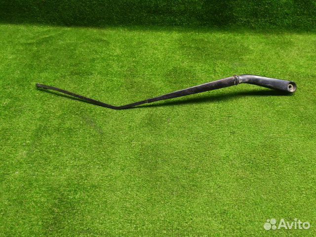 Поводок стеклоочистителя передний правый Nissan