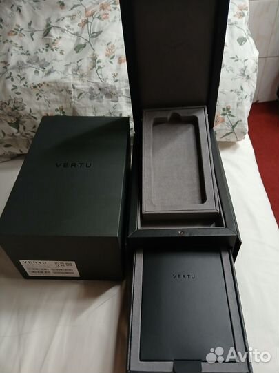 Коробка от телефона vertu