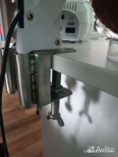 Крепление для настольной лампы