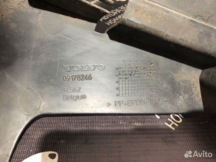 Кронштейн бампера задний правый Volvo S60 2.5L