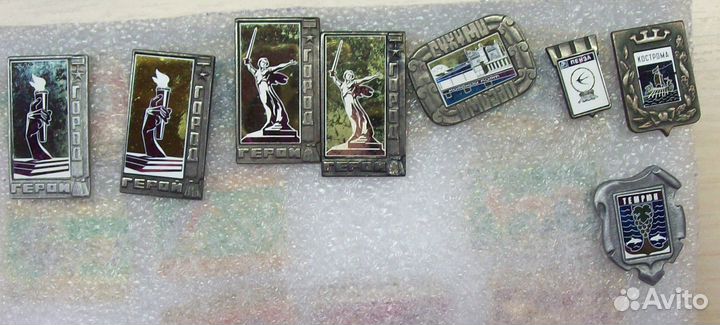 Продам стеклянные значки СССР