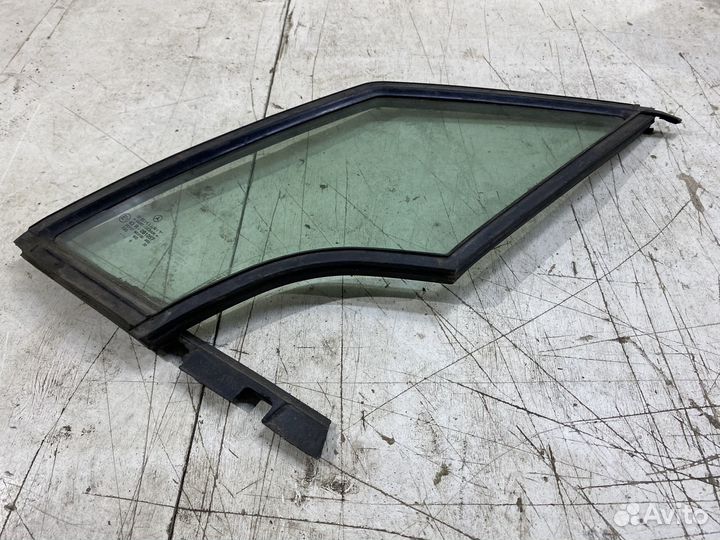 Форточка двери передняя левая Mercedes W168