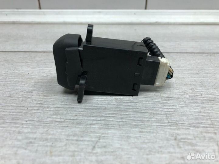 Кнопка обогрева сидений Honda Civic хэтчбек R18A2