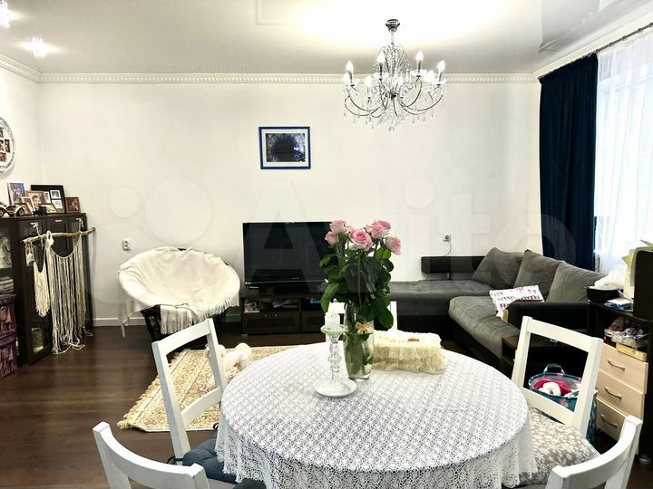 3-к. квартира, 82 м², 1/10 эт.