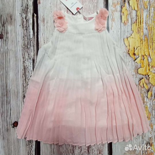 Платье на девочку новое 110