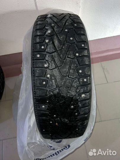 Pirelli Ice 215/55 R18