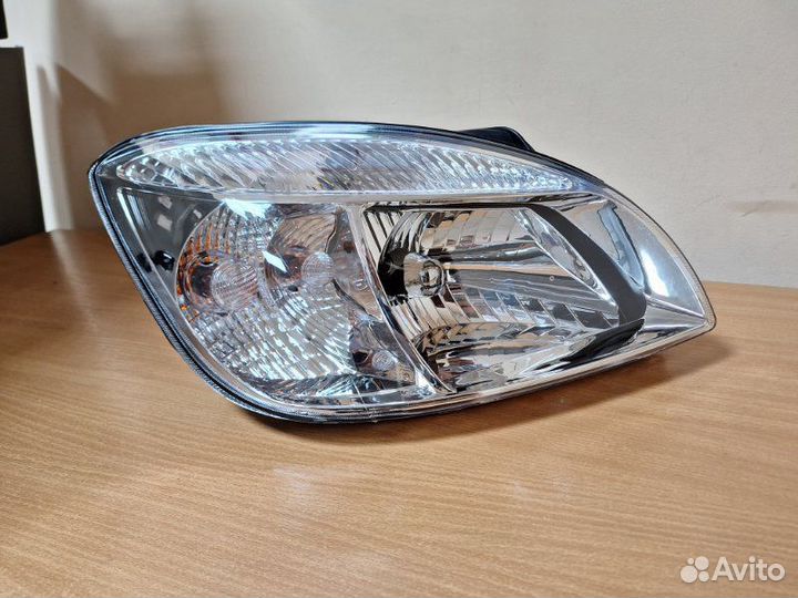 Фара передняя правая Kia Rio JB