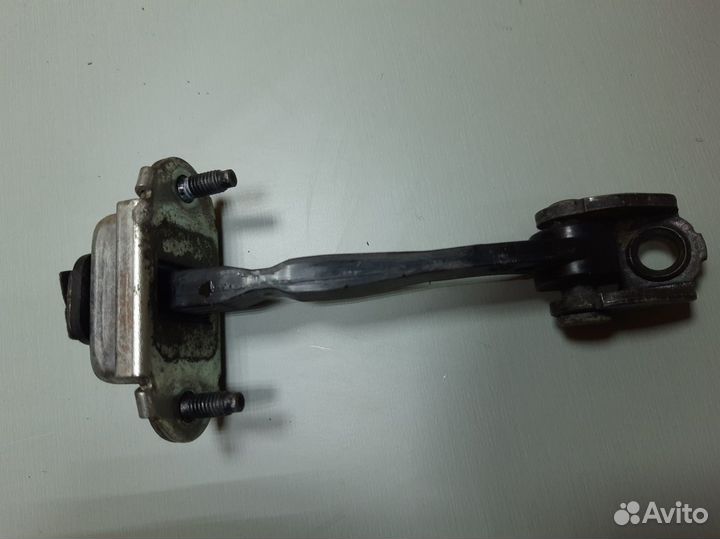 Ограничитель передней двери Форд Фиеста 5 Фьюжин