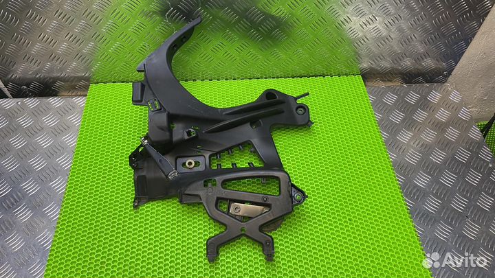 Передний кронштейн Л BMW