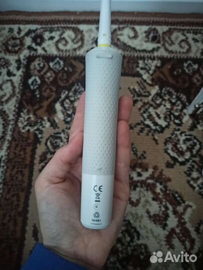 Электронная зубная щетка