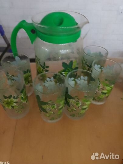 Кувшин и бокалы