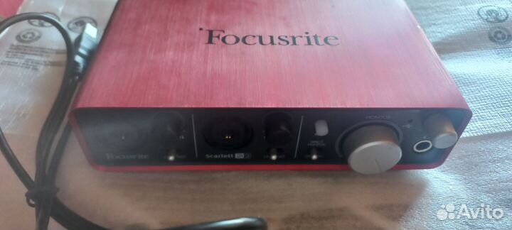 Звуковая карта focusrite scarlett 2i2
