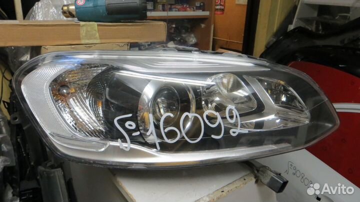 Фара правая ксенон Volvo XC60 с 2013