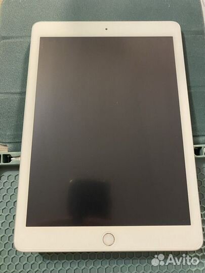 iPad 6 поколения 32GB + Apple pencil 1