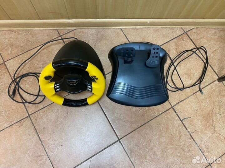 Игровой руль с педалями Genius Speed Wheel RV