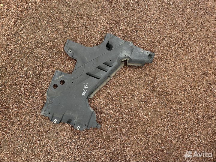 BMW M8 F93 защита топливного бака левая