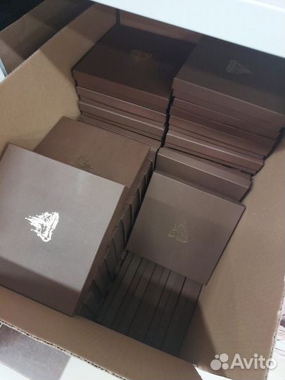 Коробки цветные подарочные