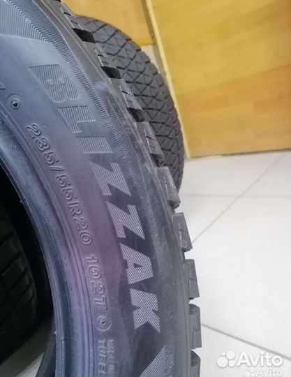 Bridgestone Blizzak VRX 235/55 R20