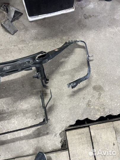 Верхняя панель телевизора Mercedes W221