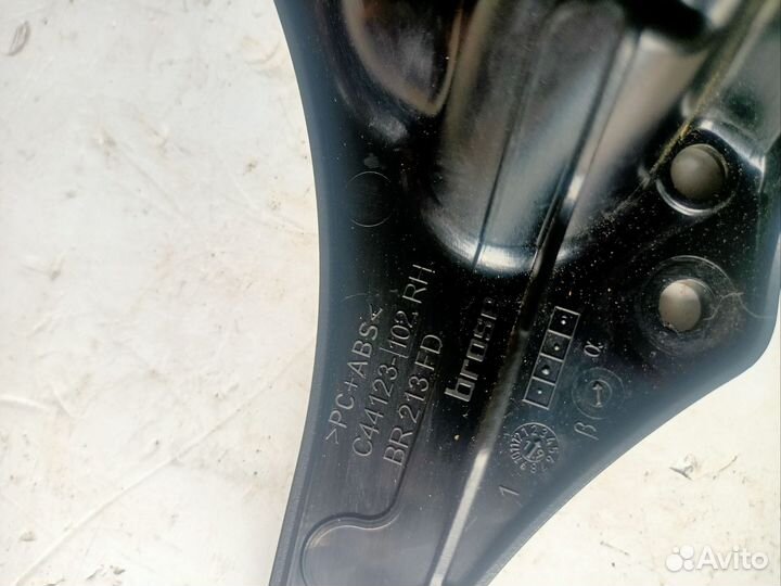 Кронштейн передний правый Mercedes-Benz E-Class