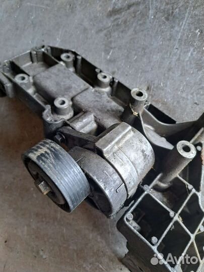 Натяжитель ремня Volvo S80