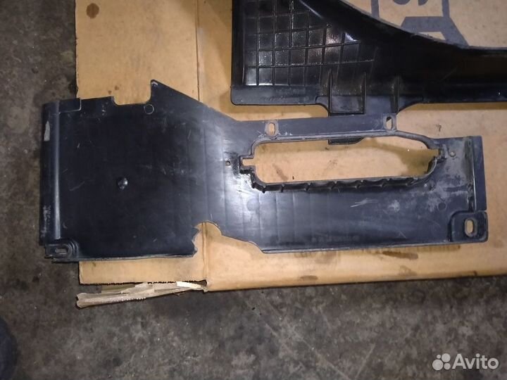 Mercedes-Benz W124 пыльник радиатора