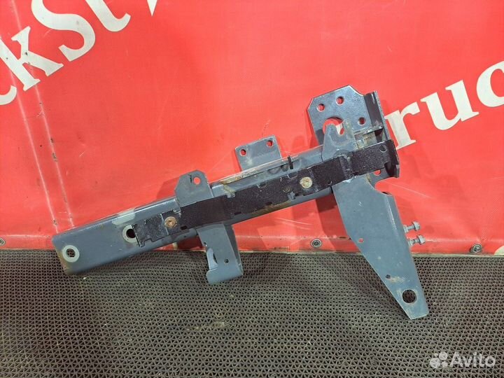 Кронштейн переднего крыла задний левый Daf XF105