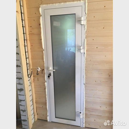 Дверь алюминиевая