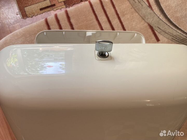 Диспенсер для бумажных полотенец tork