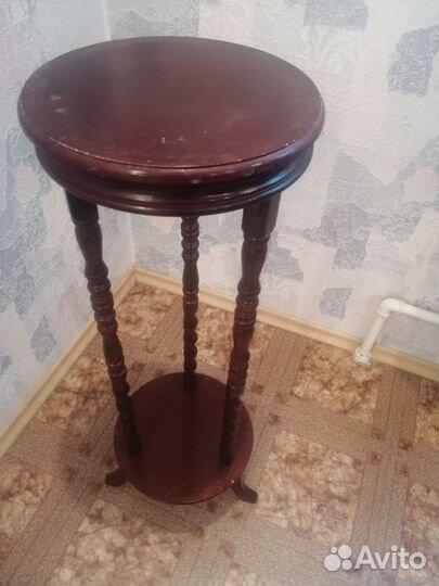 Подставка под цветы из дерева