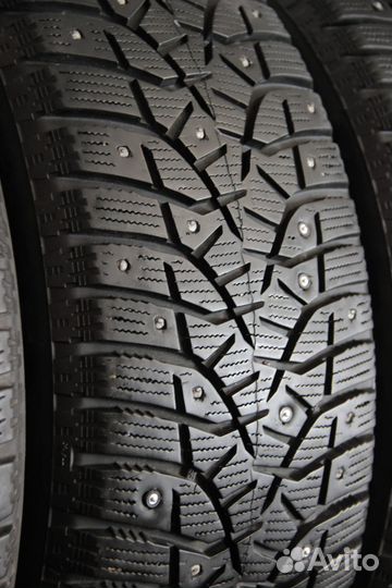 Bridgestone Blizzak Spike-02 215/55 R17 98T