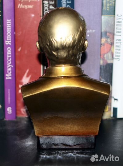 Тонированный под бронзу гипсовый бюст В. И. Ленина