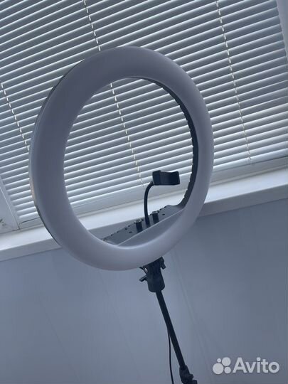 Кольцевая лампа со штативом