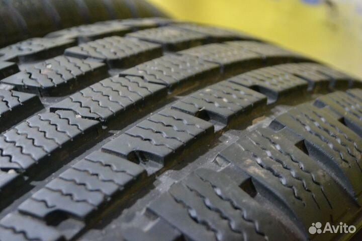 Kumho WinterCraft KW27 215/55 R17
