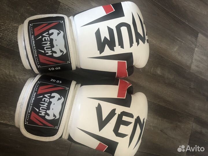 Боксерские перчатки venum 10 oz