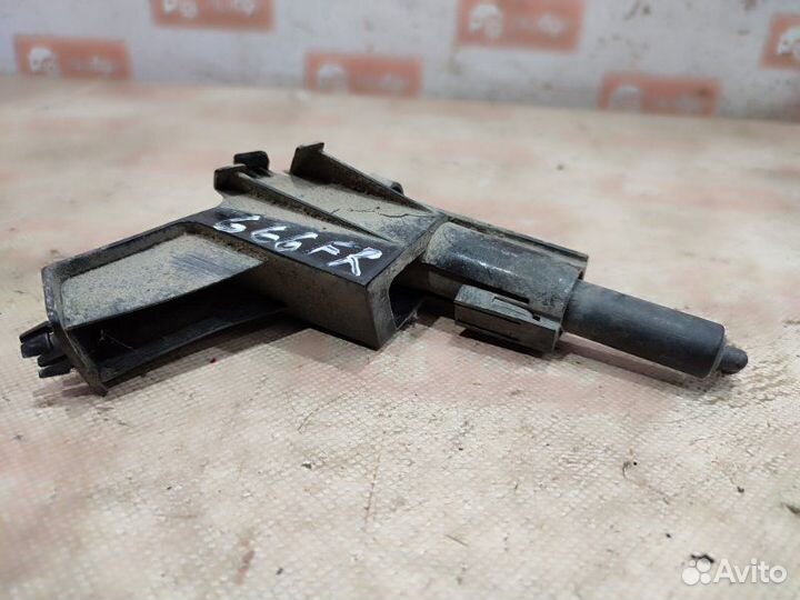 Форсунка омывателя передняя правая Nissan Qashqai