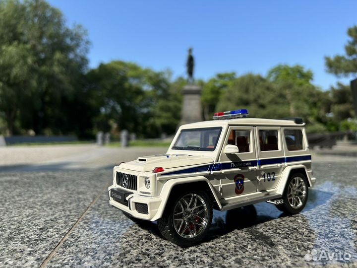 Детская металлическая машинка