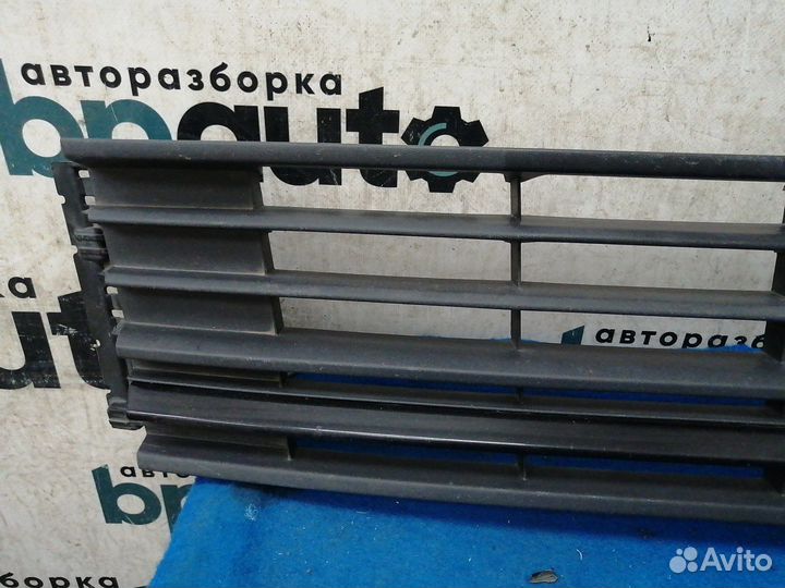 Решетка переднего бампера 6RU853677C Volkswagen