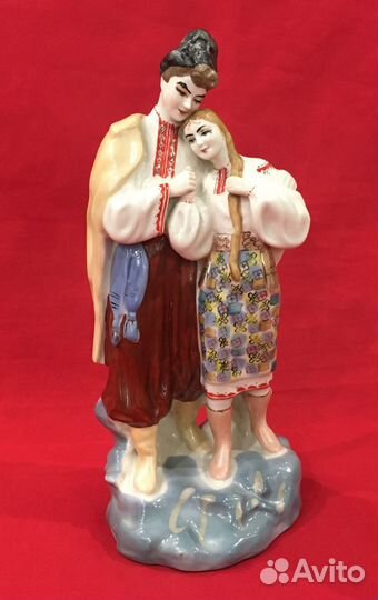 Статуэтка фарфоровая. Майская ночь. СССР