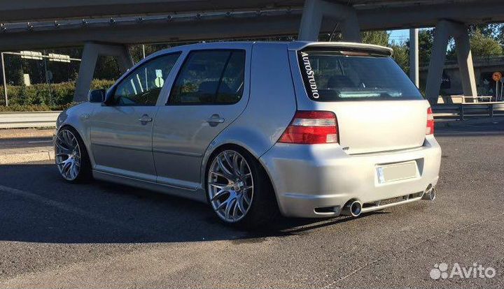 Накладки на пороги Volkswagen Golf 4