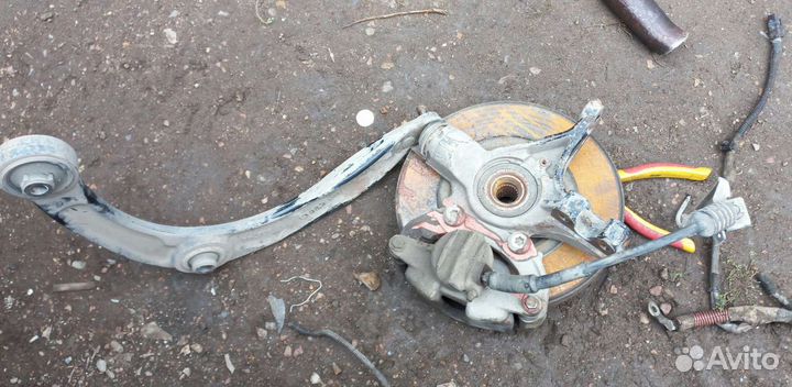 М) Кулак левый в сборе Citroen C4