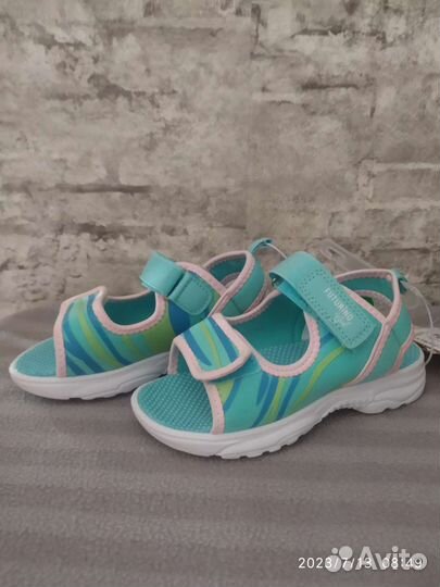 Новые сандалии для девочки