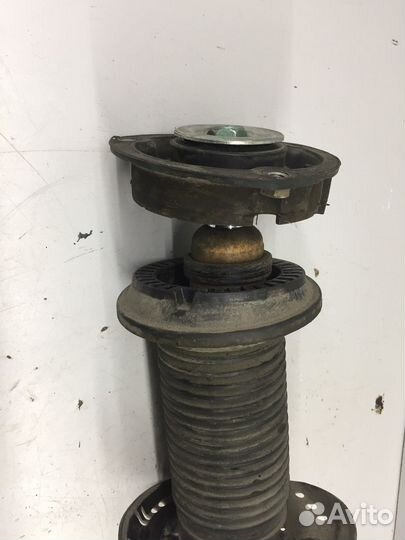 Амортизатор передний (Volkswagen Passat)